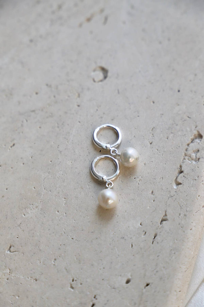 PALE PEARL HUGGIES: Silver