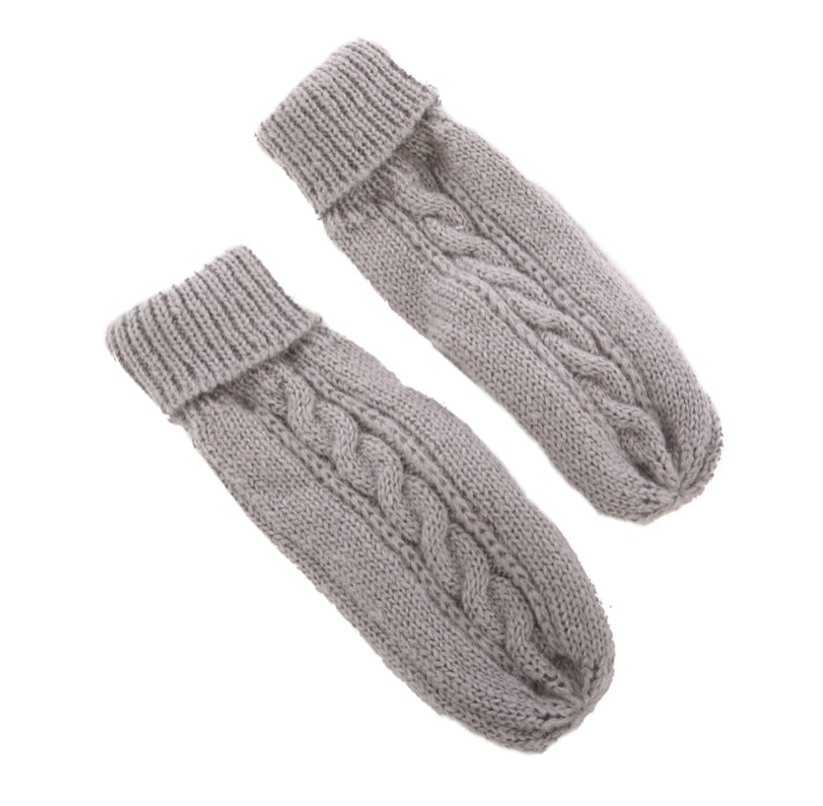 Cable knit mittens grey