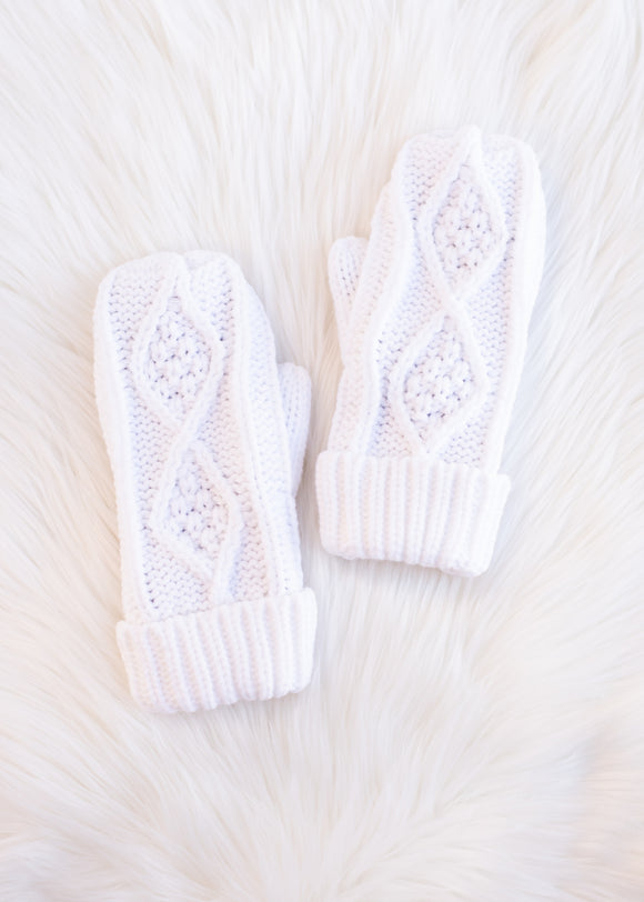 Panache Apparel Co. White Cable Mittens